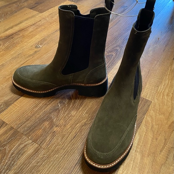 New Women’s Naturalizer Green Suede Leather Boots size 8 - Picture 2 of 7